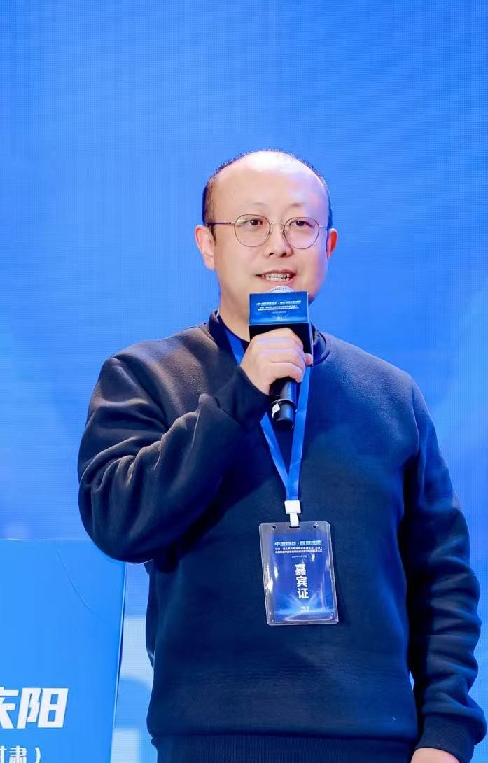 杨裔